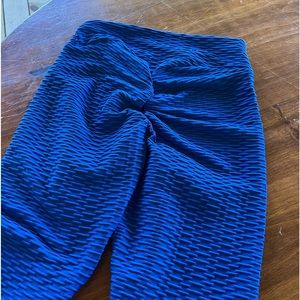 Tik Tok Scrunch butt leggings Medium